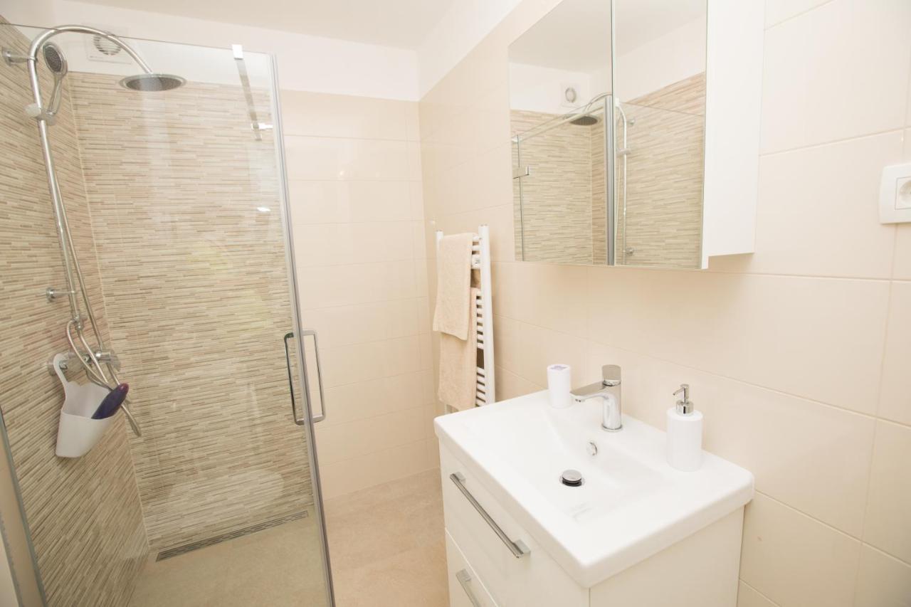 Apartman Roza โปดสตรานา ภายนอก รูปภาพ