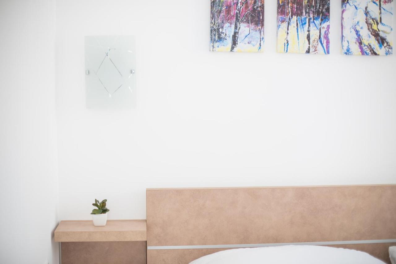 Apartman Roza โปดสตรานา ภายนอก รูปภาพ