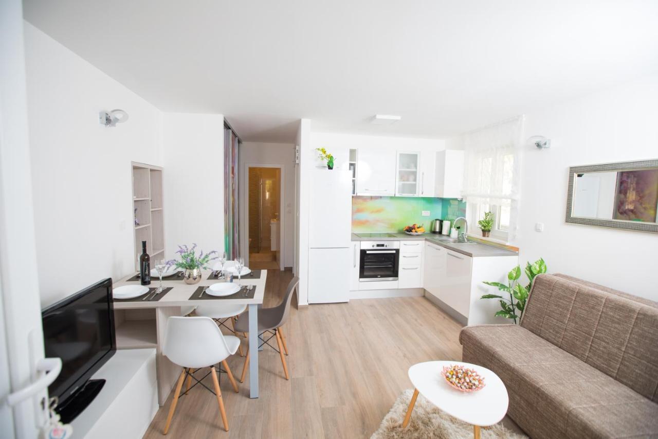 Apartman Roza โปดสตรานา ภายนอก รูปภาพ